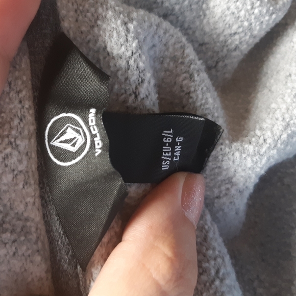 Kids size 6 Volcom graphic logo zip-up hoodie. Grey, black & green - Picture 6 of 7